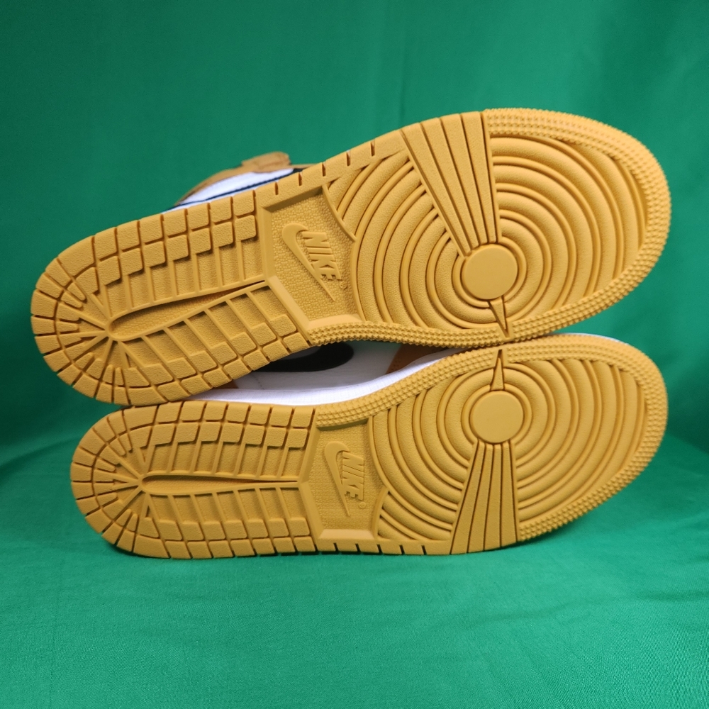 ❌️SOLD❌️ Nike Air Jordan 1 High OG GS- Yellow Ochre Size 4Y/6W - Picture 5 of 8